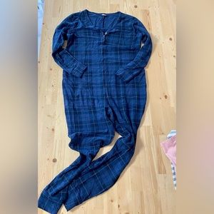 EUC Smash & Tess Buffalo Plaid Navy Henley Romper (M)